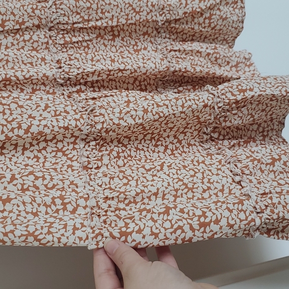 Petal and Pup Floral Dress Size 6 but fits like a Size 4 - Picture 11 of 14